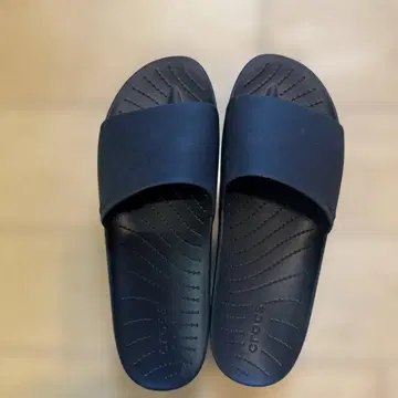 미사용 새상품 Crocs 블랙 슬라이드 샌들 w7