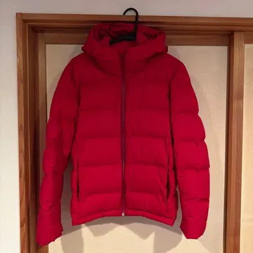 [ 새상품급 ] UNIQLO 심리스 다운 자켓 빨간색 후드 부착
