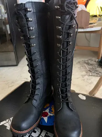 AIVIRX 블랙 레이스업 부츠