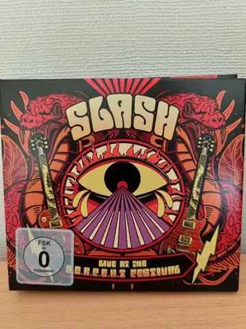 SLASH GIVE AT THE S.E.R.P.E.N.T FESTIVAL