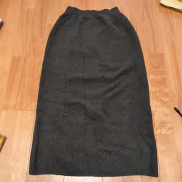 유니클로 3D 수플레얀 스커트 올리브 카키 니트 스커트