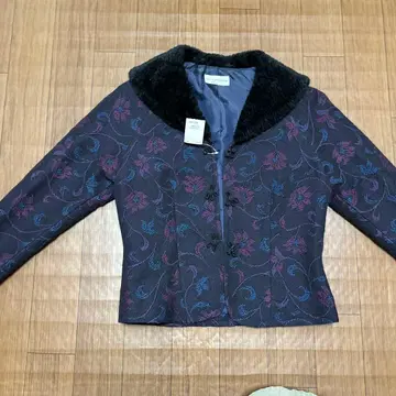 꽃무늬 자수 퍼 옷깃 테일러드 자켓