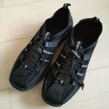 [ 25, 0 ] 블랙 아웃도어 신발