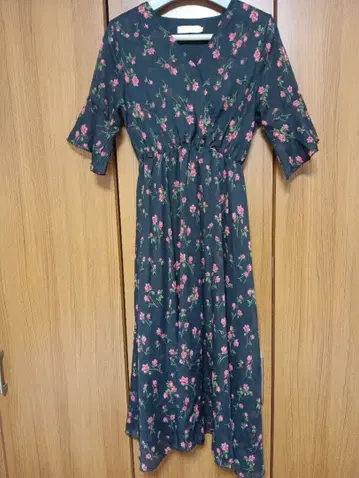 [ Grace&Chili ] 꽃무늬 다크 그레이 롱 원피스