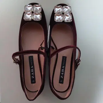 [ 미사용품 ] ZARA 벨벳 소재 플랫슈즈 37 버건디