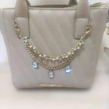 질스튜어트 베이지 퀼팅 핸드백