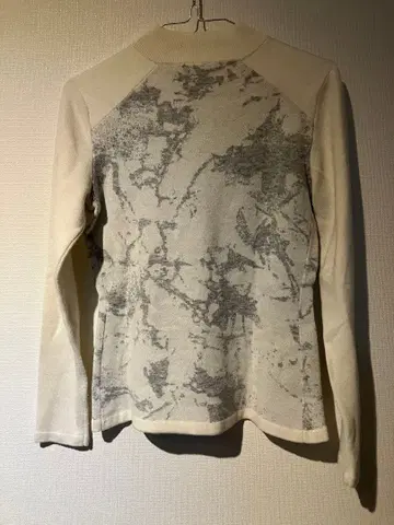 긴팔 니트 상의 크림색 그레이 골프웨어 데상트