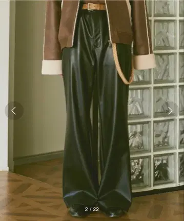 Soerte 가죽 플레어 팬츠 블랙 [ 사이즈 0 ]