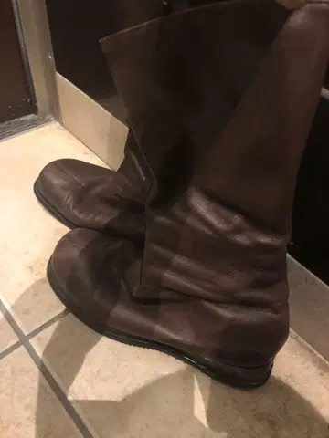 브라운 가죽 지퍼 부츠