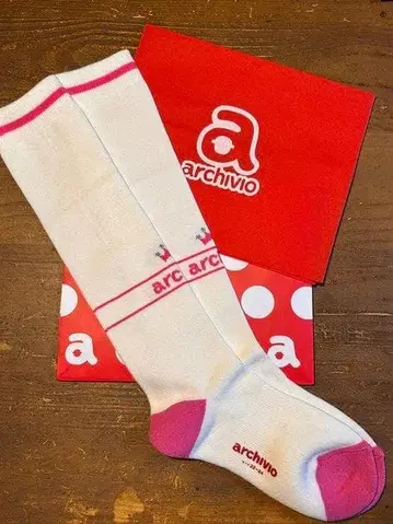 새상품! archivio 로고 하이삭스 화이트 x 핑크