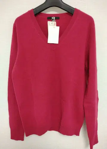 신품 미사용 유니클로 캐시미어 V넥 스웨터