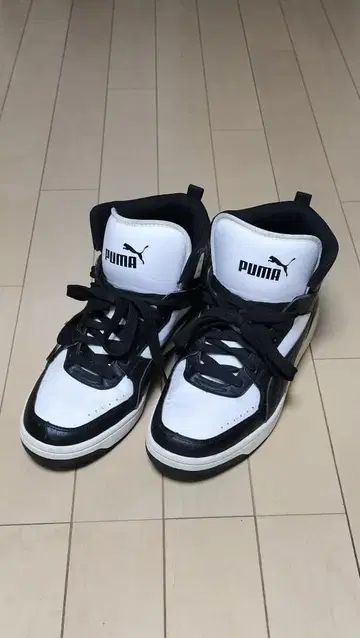 PUMA 하이컷 스니커즈 화이트/블랙