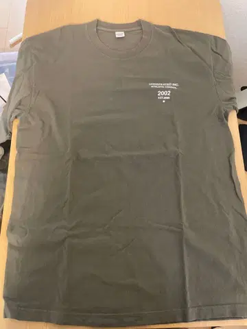 UNDEFEATED 올리브색 T셔츠 L사이즈