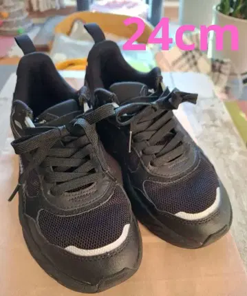 새상품급 PUMA 블랙 스니커즈 24cm