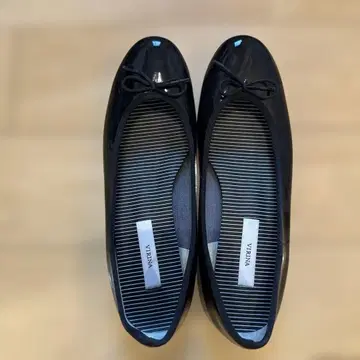 VIRINA 블랙 리본 포함 플랫슈즈