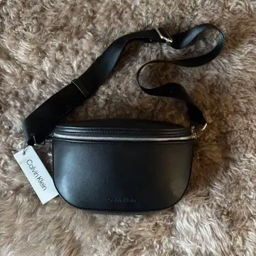 Calvin Klein 블랙 가죽 숄더백 바디백 웨스트 파우치