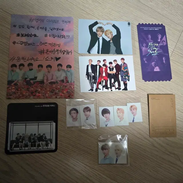 방탄 굿즈 포토카드 엽서 티머니 일괄양도. bts 단체포카. 영화티켓.