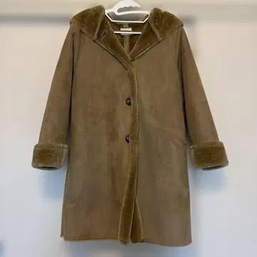 후드 부착 베이지 무스탕 코트