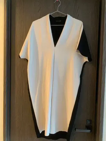 Aga 반팔 무릎 기장 원피스 9호 화이트/블랙