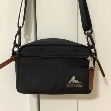 그레고리 숄더백 S 구형 로고 블랙
