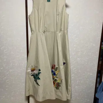 로이스크레용 원피스 꽃무늬 자수