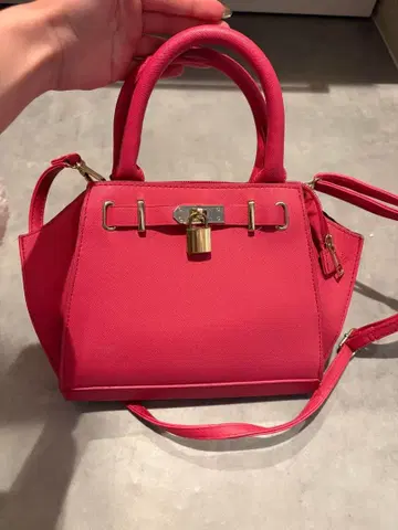 핑크 락 핸드백