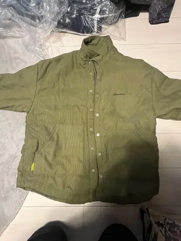 올리브색 경량 자켓