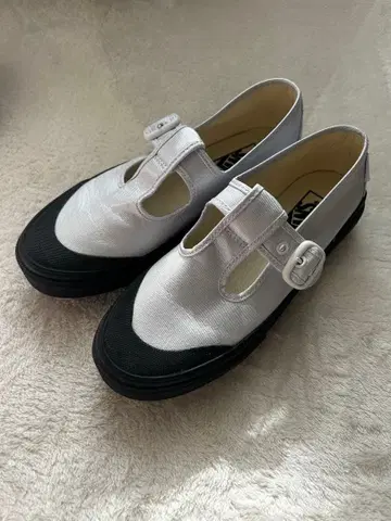 Vans 화이트/블랙 반스 멜리 제인