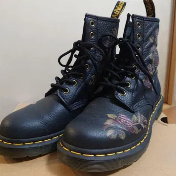 Dr. Martens 블랙 꽃무늬 부츠