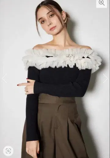 rienda 튤 프릴 오프숄더 니트탑