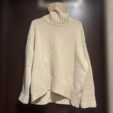 갤러리 비 터틀넥 니트