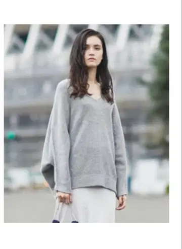 홀 가먼트 V넥 풀오버 라이트 그레이