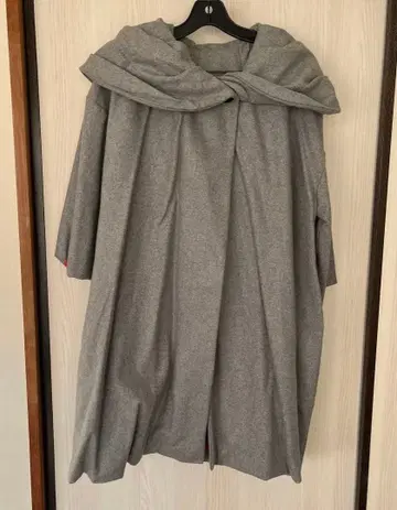 후드 부착 그레이 롱 코트