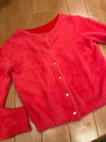 페넬 퍼 레드 가디건 긴팔 버튼 포함