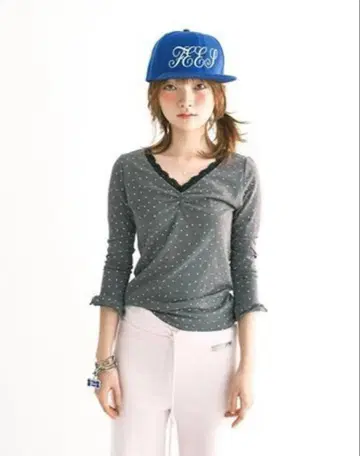 fa.er.ie 25fw mini heart lace top