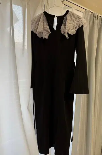 릴리 브라운 Embroidery 원피스 블랙