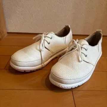 PARTAM SPORTS 화이트 스니커즈 22.5