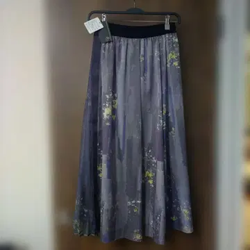 Aga 추상 무늬 그레이 계열 롱 스커트