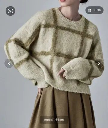 체크 무늬 크롭 샤기 니트