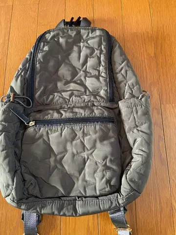 애프터눈 티의 퀼팅 백팩입니다