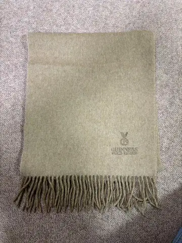 GUINNESS World Records 베이지 프린지 머플러