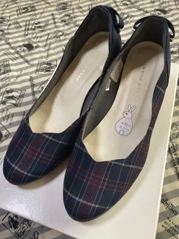 JELLY BEANS 플라워 컷 백리본 펌프스