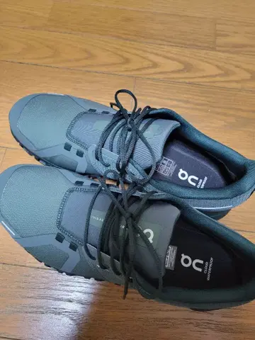 On 그레이 스니커즈