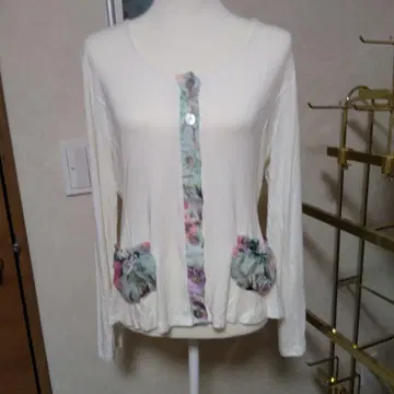 새상품급 이탈리아제 화이트 가디건