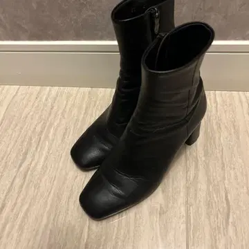 다이애나 블랙 숏부츠