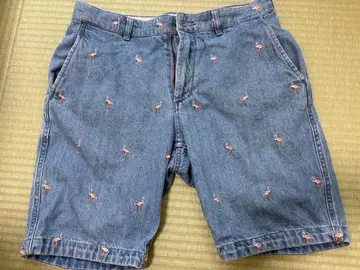 BEAMS 플라밍고 자수 데님 숏팬츠