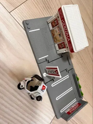 토미카 피자라 델리카트슨 딜리버리 카