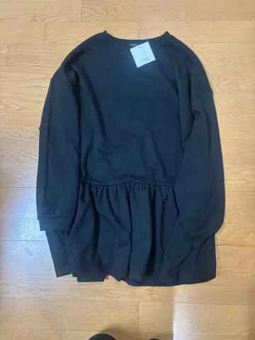 CHERI 블랙 프릴 트레이닝복