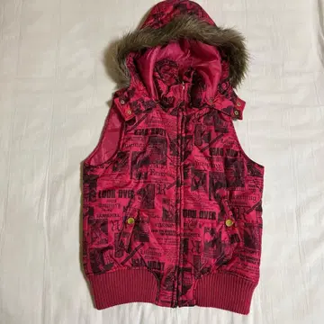 핑크 영문 프린트 다운 베스트 Y2K 헤이세이 갸루