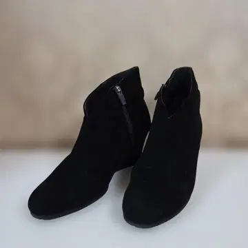 블랙 스웨이드 웨지힐 부티